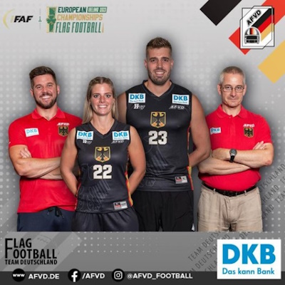 DKB sponsort deutsche Flag NationalmannschaftenFoto v.l.n.r: Frauen Headcoach Jona Winkel, Mona Stevens, Benjamin Klever und Herren Headcoach Florian Berrenberg