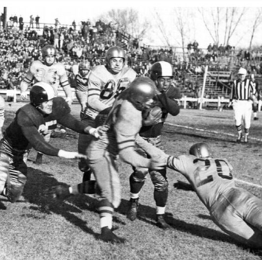 Dallas Texans Halfback Buddy Young gegen Green Bay Packers 1952