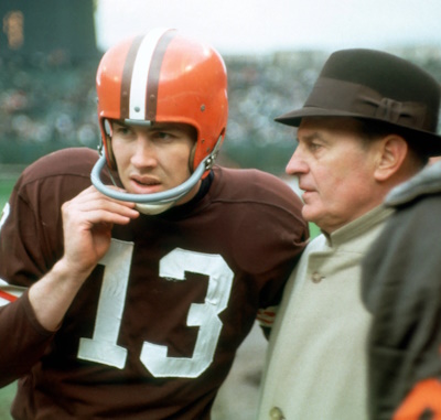 Paul Brown und QB Frank Ryan (13)