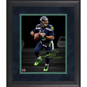 Russell Wilson Seattle Seahawks Gerahmtes 11″ x 14″ Spotlight-Foto – Faksimile-Signatur