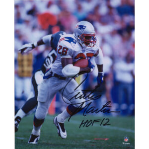 Signiertes Rushing-Foto von Curtis Martin von den New England Patriots, 20,3 x 25,4 cm, weißes Trikot im Hochformat, mit der Aufschrift „HOF 12“