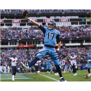 Von Ryan Tannehill signiertes 8 x 10 Zoll großes Finger Roll Touchdown Celebration-Foto von den Tennessee Titans