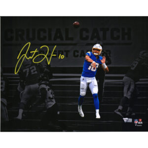 Autogrammfoto von Justin Herbert, Los Angeles Chargers, 11 x 35,6 cm, blaues Trikot, Passing Spotlight