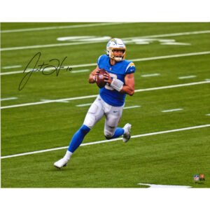 Autogrammfoto „Looking to Pass“ von Justin Herbert, Los Angeles Chargers, 16 x 20 Zoll