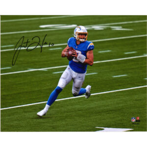 Autogrammfoto „Looking to Pass“ von Justin Herbert, Los Angeles Chargers, 20,3 x 25,4 cm