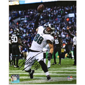 Autogrammfoto von Dallas Goedert, Philadelphia Eagles, 20,3 x 25,4 cm, Touchdown-Spike