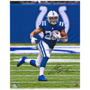 Jonathan Taylor, Indianapolis Colts, signiertes Lauffoto im Royal Jersey, 16 x 20 Zoll