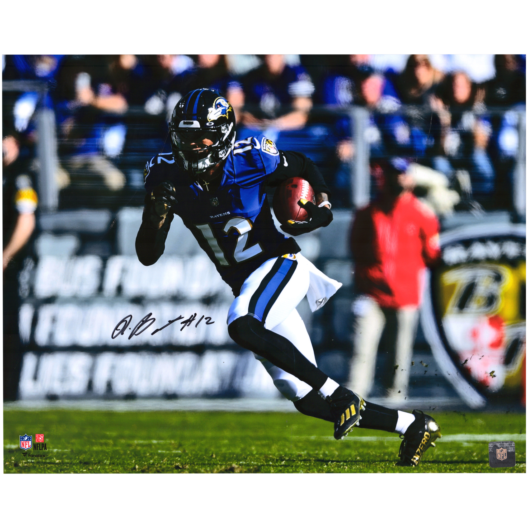 Autogramm von Rashod Bateman, Baltimore Ravens, 16 x 20 Zoll, Lauffoto in lila Trikot