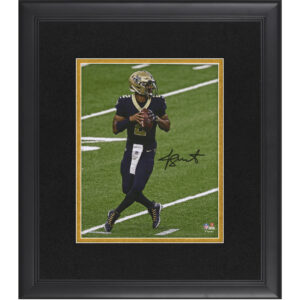 Jameis Winston New Orleans Saints signiertes gerahmtes vertikales Dropback-Foto, 20,3 x 25,4 cm