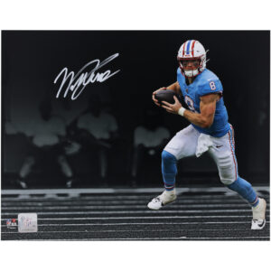 Von Will Levis signiertes Running Spotlight-Foto der Tennessee Titans, 11 x 35,6 cm