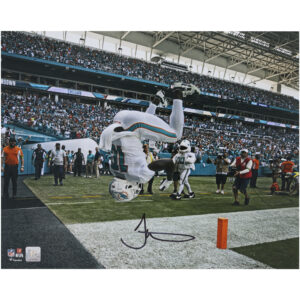 Autogrammfoto der Miami Dolphins von Tyreek Hill (16 x 20 Zoll) bei der Touchdown-Flip-Feier