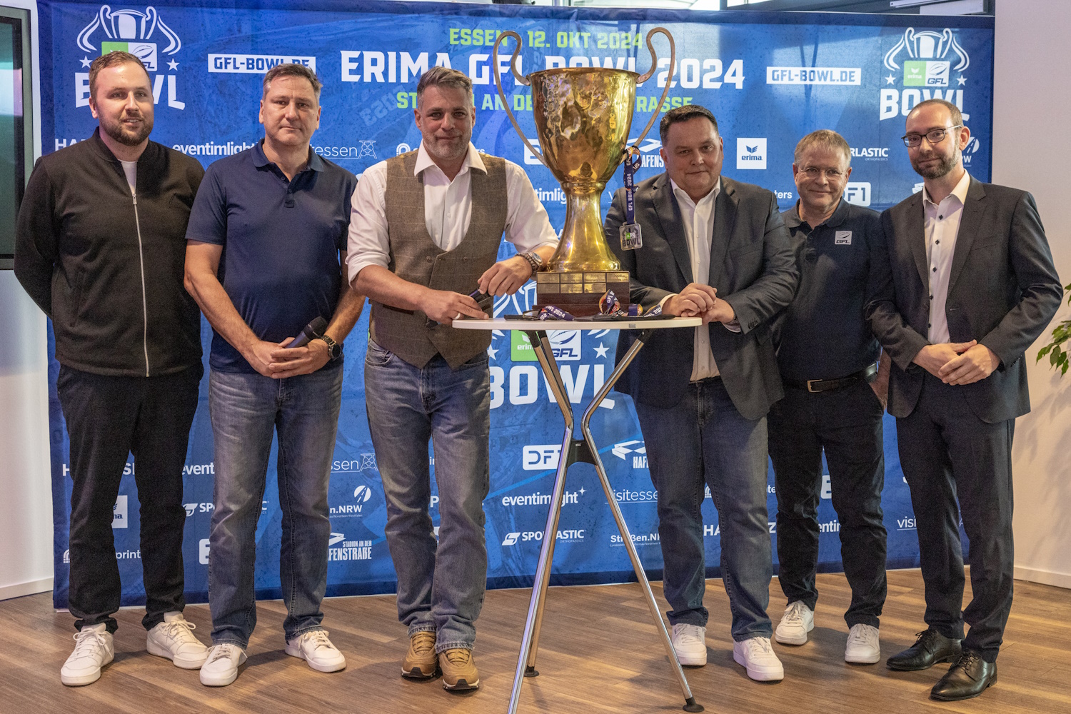 vlnr.:Torben Dill (Geschäftsführer Ligaverbund GFL), Roman Motzkus und Carsten Spengemann (Football TV-Experten), Fuad Merdanovic (Präsident AFVD), Axel Streich (1. Vorsitzender Ligaverbund GFL) und Thorsten Steinmann (Ressortleiter GVE)